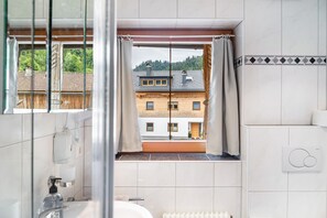 Shower, hair dryer, towels - Room '3' with Mountain View, Shared Terrace and Wi-Fi (Hopfgarten in Tirol)
