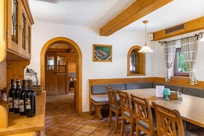 Dining - Room '3' with Mountain View, Shared Terrace and Wi-Fi (Hopfgarten in Tirol)