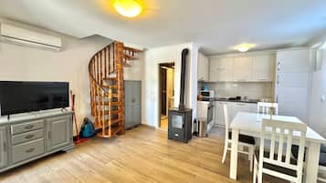 Maison Confort | Coin séjour | Télévision LCD