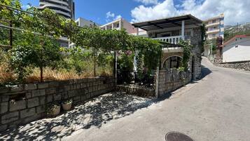 Fachada de la propiedad