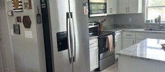 3 Bedroom Oasis close to the Gulf and Springs with fenced in backyard.