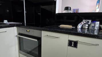 Dormitorio condiviso, 1 camera da letto, fumatori, balcone | Interni