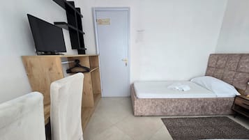 Shared Dormitory, 1 Bedroom, Smoking, Balcony | 1 bedroom