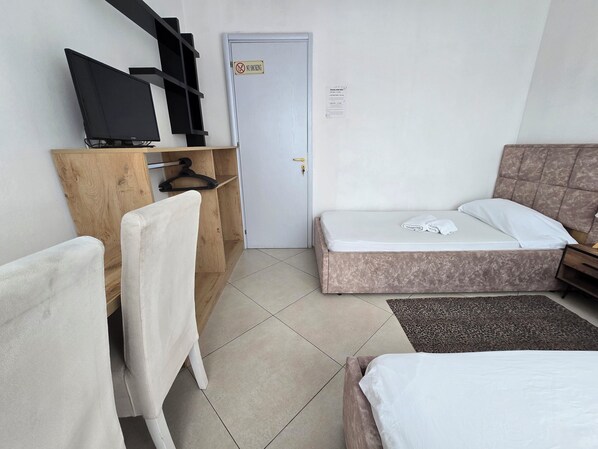 Shared Dormitory, 1 Bedroom, Smoking, Balcony
