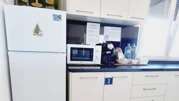 Shared Dormitory, 1 Bedroom, Smoking, Balcony | Private kitchen