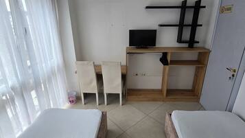 Dortoir Partagé, 1 chambre, fumeurs, balcon | Salle de séjour