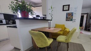 Gemeinsamer Schlafsaal, 1 Schlafzimmer, Raucher, Balkon | Esszimmer