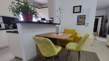 Phòng tập thể, 1 phòng ngủ, hút thuốc, ban công | Phòng ăn