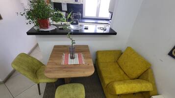 Dortoir Partagé, 1 chambre, fumeurs, balcon | Salle de séjour