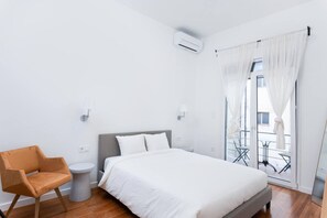 2 habitaciones, escritorio, tabla de planchar con plancha y wifi 