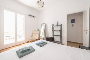 1 bedroom, desk, iron/ironing board, WiFi