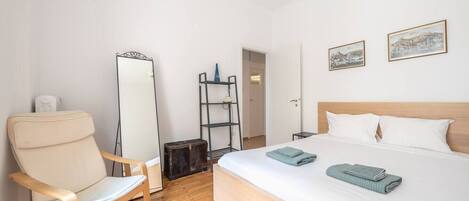 1 bedroom, desk, iron/ironing board, WiFi