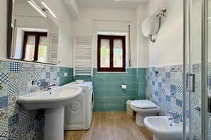 Shower, bidet, shampoo