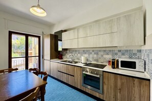 Refrigerador, microondas y lavavajillas 