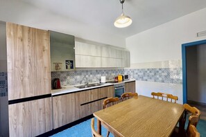 Jääkaappi, mikroaaltouuni, astianpesukone