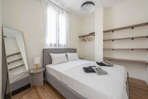 1 室のベッドルーム、デスク、アイロン / アイロン台、WiFi (無料)