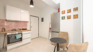 Fridge, stovetop, coffee/tea maker, toaster