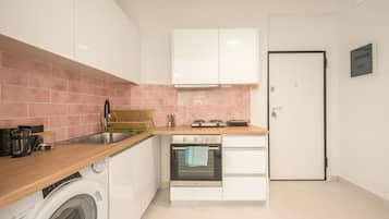 Fridge, stovetop, coffee/tea maker, toaster