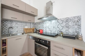 Fridge, oven, stovetop, coffee/tea maker - Amazing Romantic Stay For Couples (Athina)