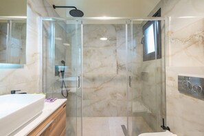 Hair dryer - Modern Apartment with Balcony & Work Space (Athina)