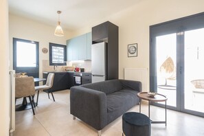 TV - Modern Apartment with Balcony & Work Space (Athina)