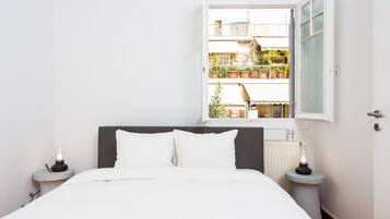 2 bedrooms, desk, iron/ironing board, WiFi