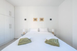 1 bedroom, desk, iron/ironing board, WiFi