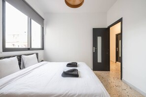 2 bedrooms, desk, iron/ironing board, WiFi