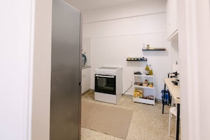 Réfrigérateur, four, plaque de cuisson, lave-vaisselle
