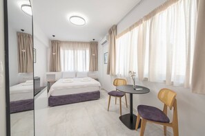 1 bedroom, WiFi, bed sheets - Bright and cosy apartment in the heart of Athens (Athens)