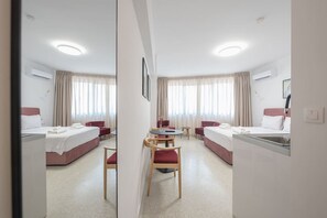 Schreibtisch, WLAN, Bettwäsche