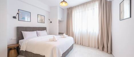 1 bedroom, desk, WiFi, bed sheets