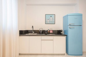 Fridge, stovetop, coffee/tea maker, toaster