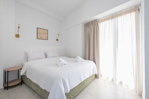 1 bedroom, desk, WiFi, bed sheets