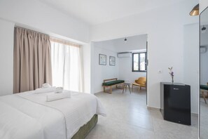 1 bedroom, desk, WiFi, bed sheets