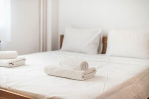 1 bedroom, desk, iron/ironing board, WiFi
