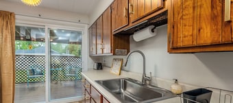 Cozy Bee Hive • Cheerful Stay Near Town