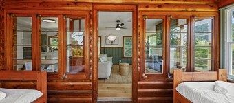 Cedar Nest- LAKEFRONT Cabin retreat with a Jacuzzi in Texoma Shores Resort