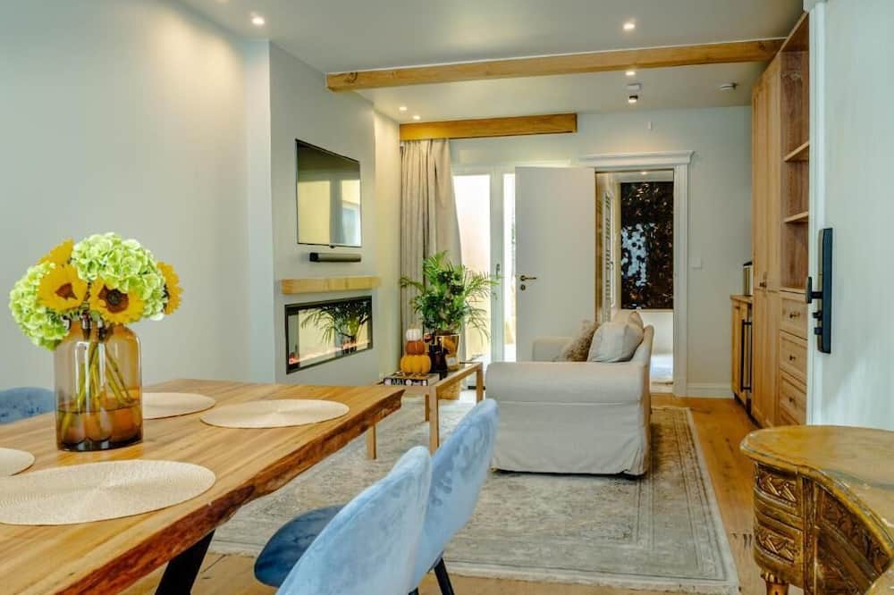 The Lovelace Residence