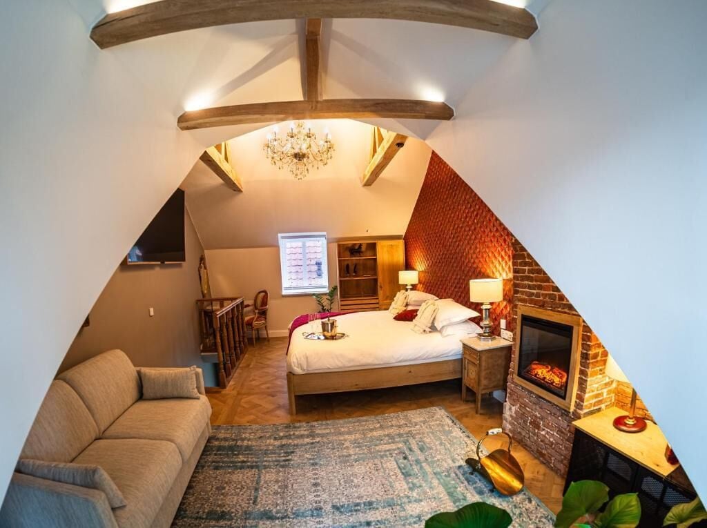 Suite, City View | Soundproofing, free WiFi, bed sheets