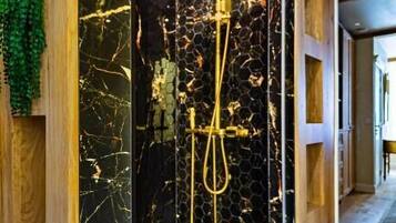 Suite, Stadtblick | Badezimmer