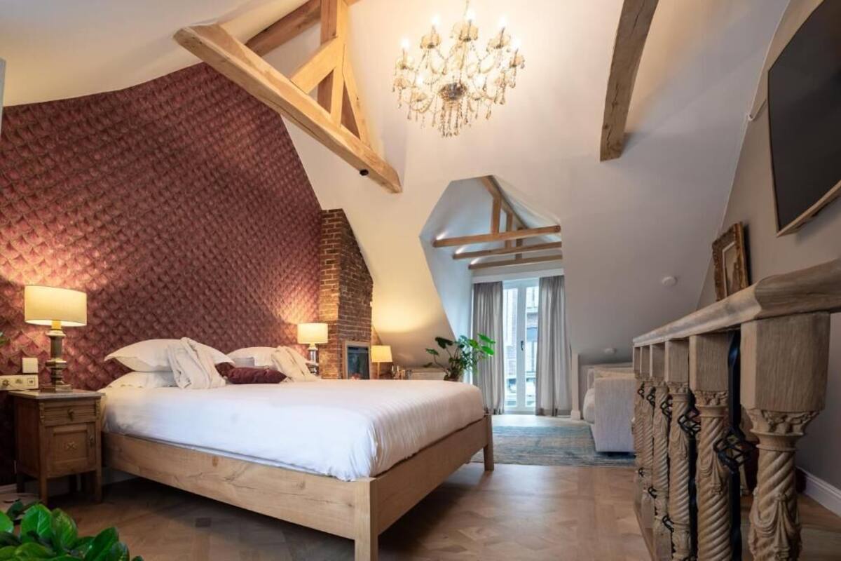 Suite, City View | Soundproofing, free WiFi, bed sheets