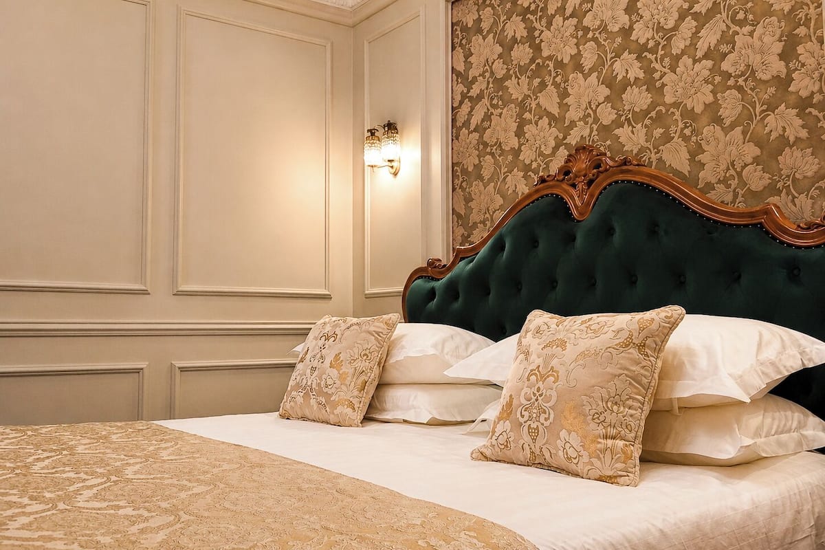 Lovelace Suite, King Bed, Patio | Egyptian cotton sheets, premium bedding, pillowtop beds