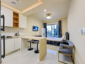 1 habitación, tabla de planchar con plancha, wifi y ropa de cama