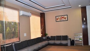Lobby sitting area - HOTEL FORTUNE BLUE (Sikar)
