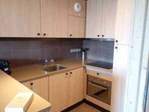 Four Ă micro-ondes, un four, surface de cuisson, lave-vaisselle