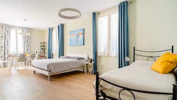 Habitación cuádruple Deluxe, patio, vista al jardín | Wifi gratis