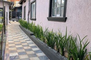 Exterior detail - Stylish 1 bedroom |AC WiFi & Inverter (Makerere) (kampala)