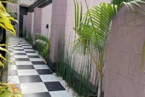 Property grounds - Stylish 1 bedroom |AC WiFi & Inverter (Makerere) (kampala)