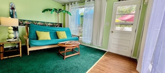 House near Osage River Ideal for Group Getaways & Special Events, Sleeps up to 8